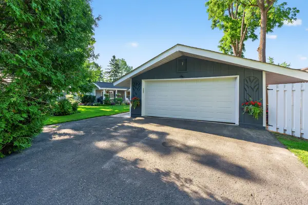 7 Lakeshore RD E, Oro-medonte, ON L0L 2E0