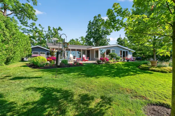 7 Lakeshore RD E, Oro-medonte, ON L0L 2E0