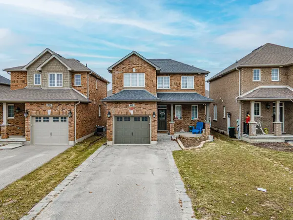 82 Nathan CRES, Barrie, ON L4N 0S4