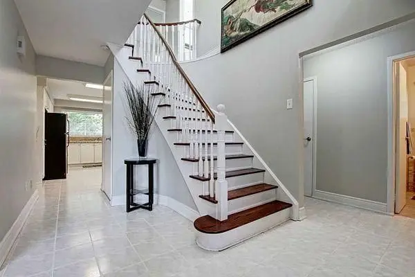 10 Blenheim DR, Brampton, ON L6Z 1H9