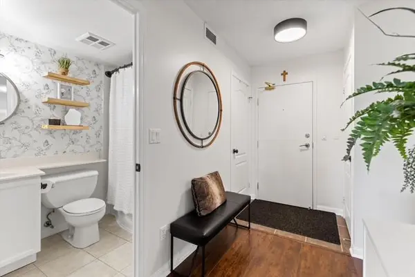 1150 Parkwest PL #207, Mississauga, ON L5E 3K4