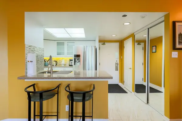 6 Humberline DR #218, Toronto W10, ON M9W 6X8