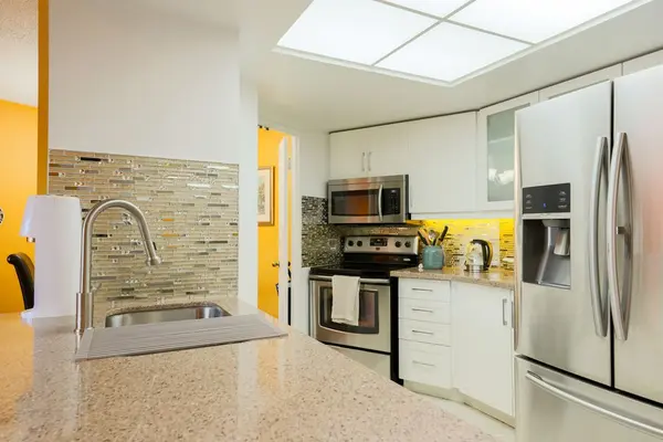 6 Humberline DR #218, Toronto W10, ON M9W 6X8