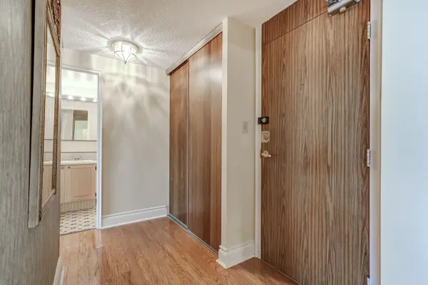 240 Scarlett RD #1405, Toronto W03, ON M6N 4X4