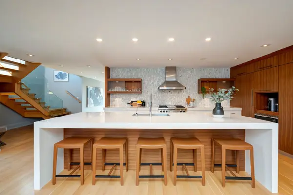 185 Morrison RD, Oakville, ON L6J 4J3