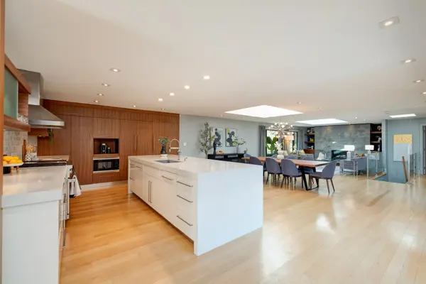 185 Morrison RD, Oakville, ON L6J 4J3