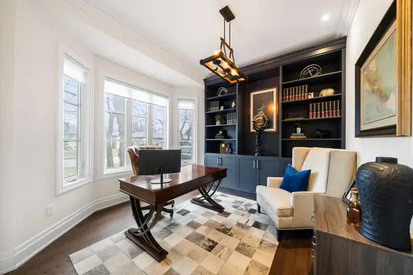 60 Coral Gable DR, Toronto W05, ON M9M 1P1