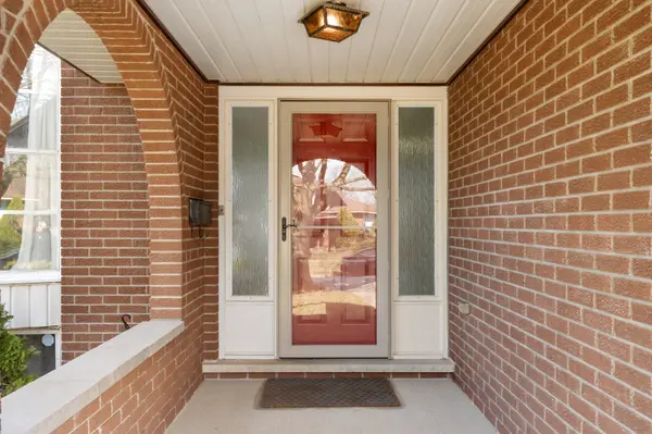 64 Adel DR, St. Catharines, ON L2M 7E6