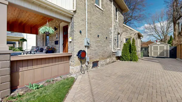 57 Queen ST, St. Thomas, ON N5R 3J4