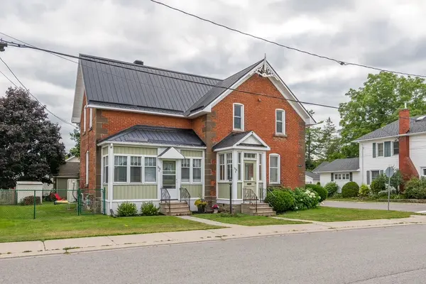 256 A&B Flora ST, Carleton Place, ON K7C 3M4