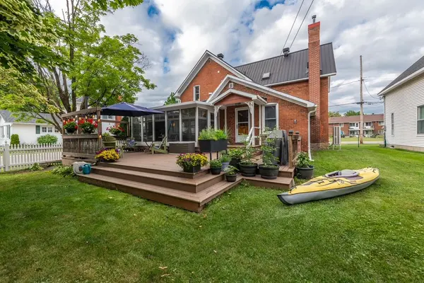 256 A&B Flora ST, Carleton Place, ON K7C 3M4