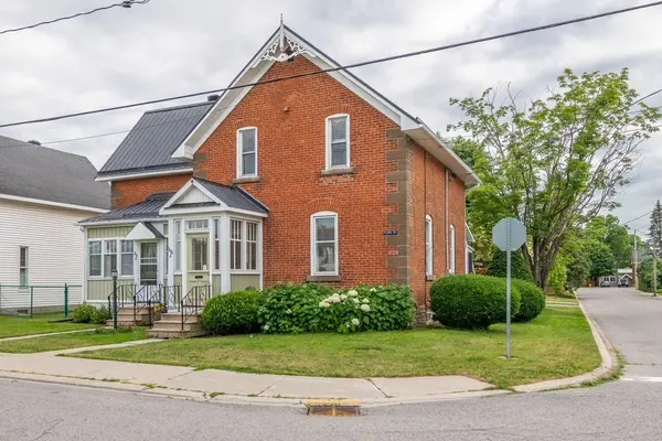 256 A&B Flora ST, Carleton Place, ON K7C 3M4