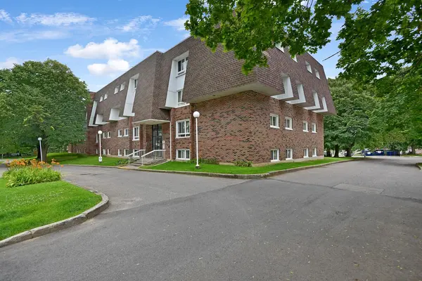 815 Kyle CT #310, Brockville, ON K6V 6J7