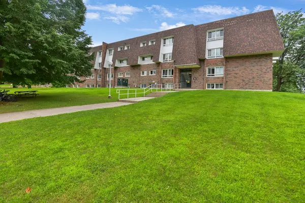 815 Kyle CT #310, Brockville, ON K6V 6J7