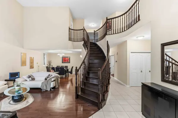 38 Penrith ST, Kanata, ON K2W 1E5