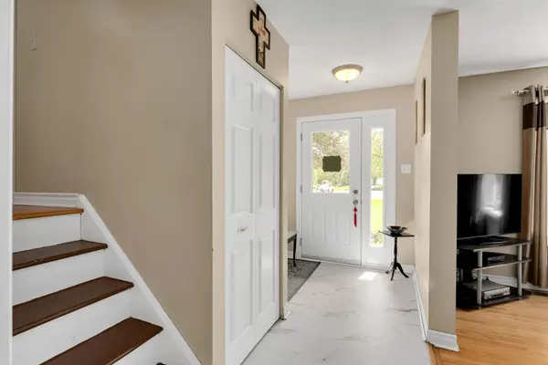 21 McDonald CRES, Greater Napanee, ON K7R 3K6