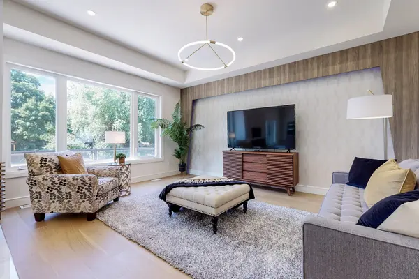 49 Roselawn AVE, Hamilton, ON L9G 2H9