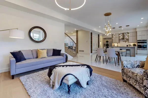 49 Roselawn AVE, Hamilton, ON L9G 2H9