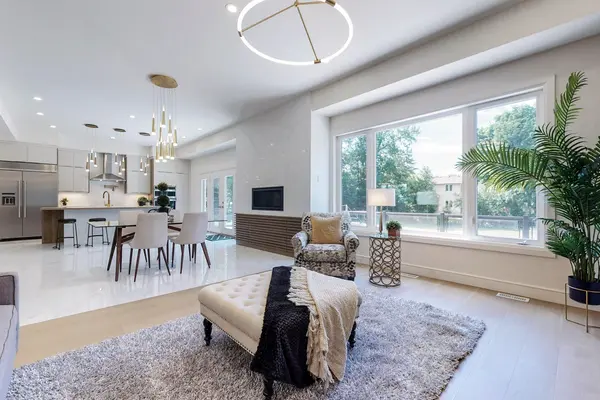 49 Roselawn AVE, Hamilton, ON L9G 2H9