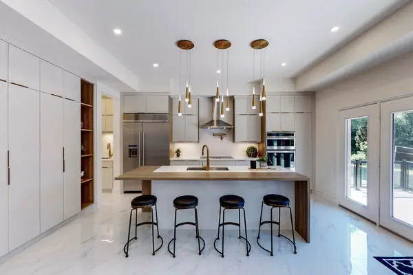 49 Roselawn AVE, Hamilton, ON L9G 2H9