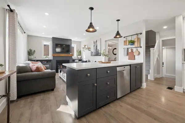 17 Barclay AVE, Kitchener, ON N2M 4B2