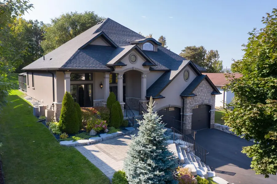 4 Snowshoe TRL, Barrie, ON L4N 7Z1