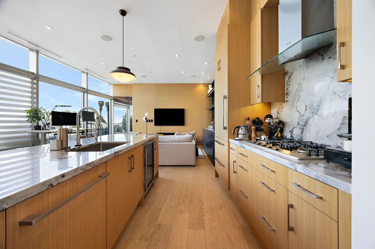 39 Queens Quay E #1202, Toronto C08, ON M5E 0A5