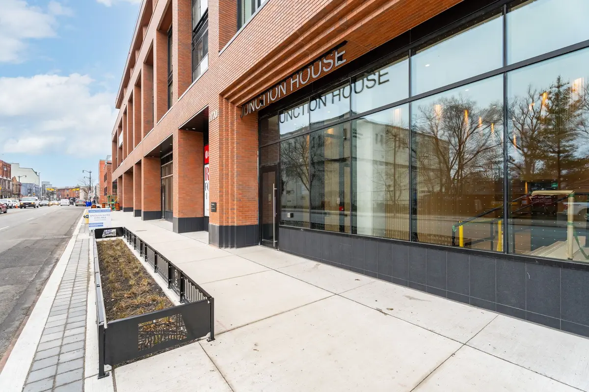 2720 Dundas ST W #413, Toronto W02, ON M6P 1Y2