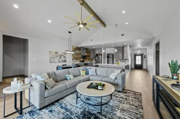 502 S Bay Court, Runaway Bay, TX 76426