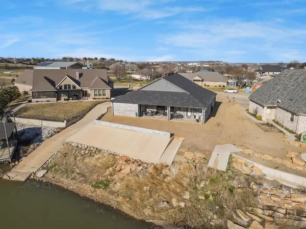 502 S Bay Court, Runaway Bay, TX 76426