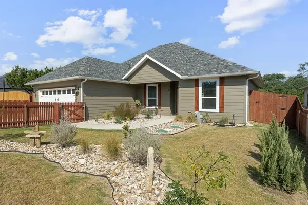 2819 Steepleridge Circle, Granbury, TX 76048