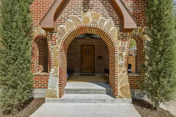 420 Clermont Avenue, Dallas, TX 75223