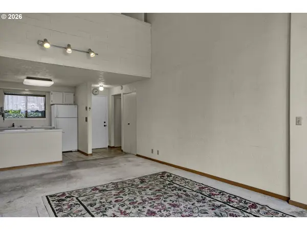 4427 FOX HOLLOW RD #7, Eugene, OR 97405