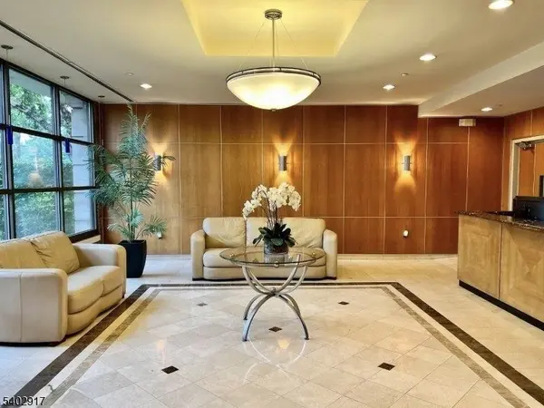 60 Parkway Dr #10G, East Orange City, NJ 07017