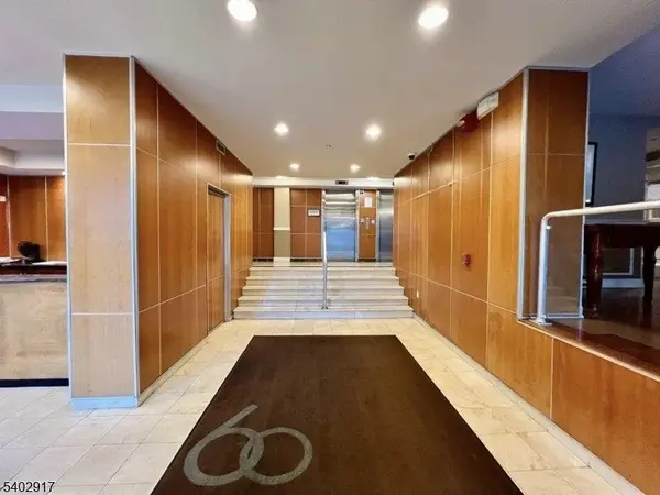 60 Parkway Dr #10G, East Orange City, NJ 07017