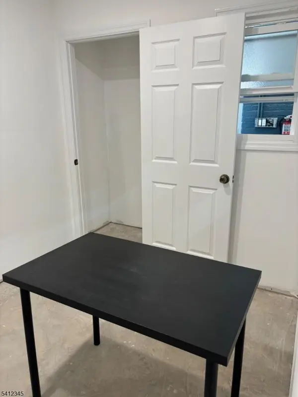 67 Woodside Pl, Newark City, NJ 07104