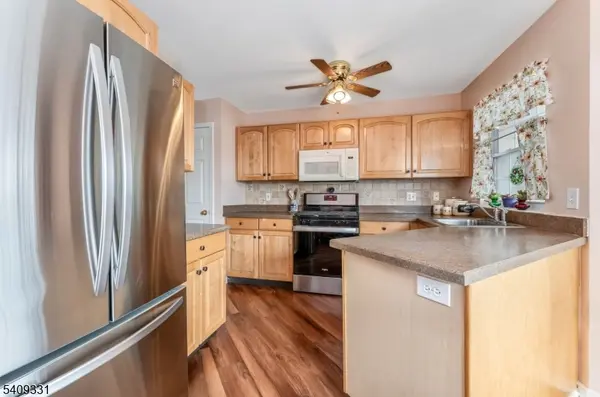 216 Bald Eagle Dr, Lopatcong Twp., NJ 08886