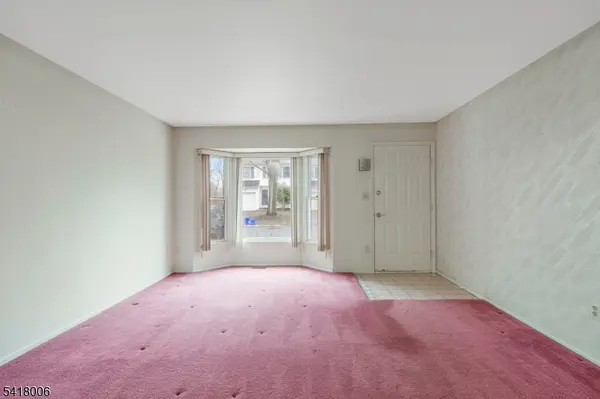 1 Tree Top Rd, Middlesex Boro, NJ 08846