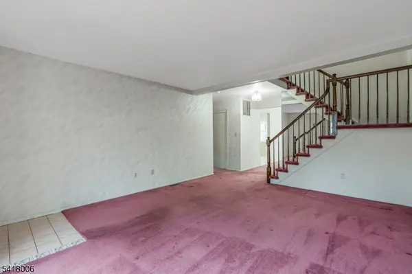 1 Tree Top Rd, Middlesex Boro, NJ 08846