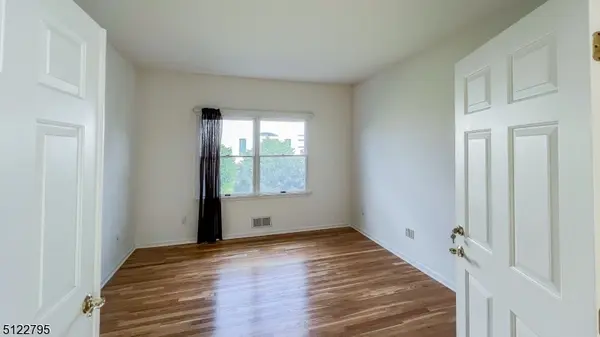 9 Collins Dr, Hillsborough Twp., NJ 08844