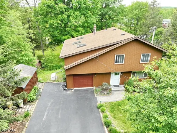 64 Larchmont Dr, West Milford Twp., NJ 07421