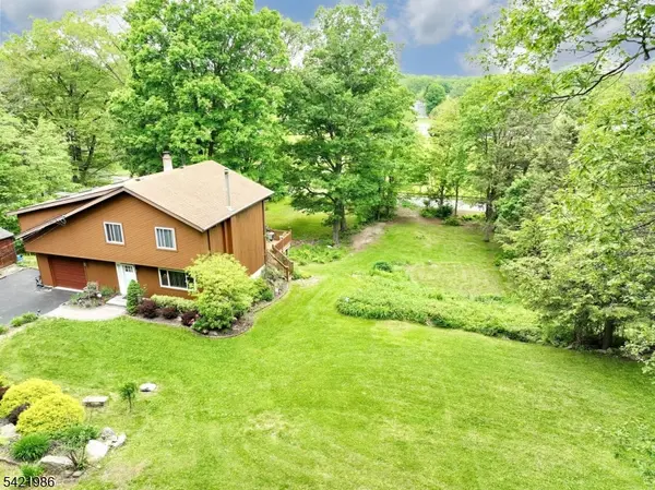 64 Larchmont Dr, West Milford Twp., NJ 07421