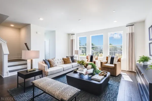 79 Eastwood Ter #79, East Hanover Twp., NJ 07936