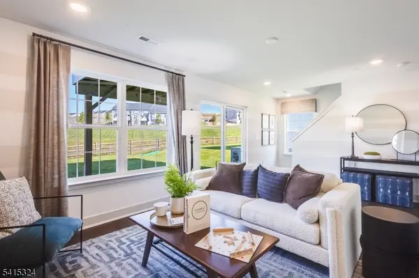 79 Eastwood Ter #79, East Hanover Twp., NJ 07936