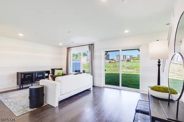 79 Eastwood Ter #79, East Hanover Twp., NJ 07936