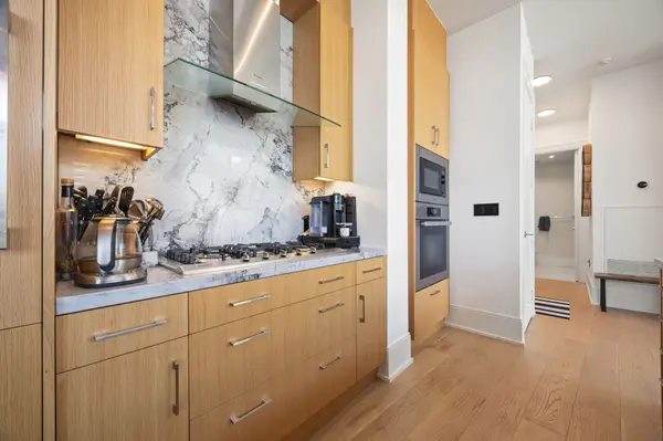 39 Queens Quay E #1202, Toronto C08, ON M5E 0A5