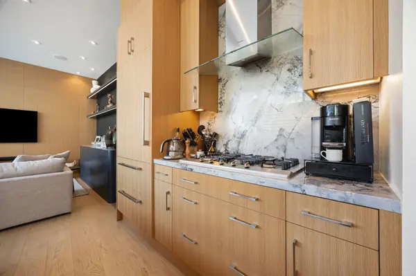 39 Queens Quay E #1202, Toronto C08, ON M5E 0A5