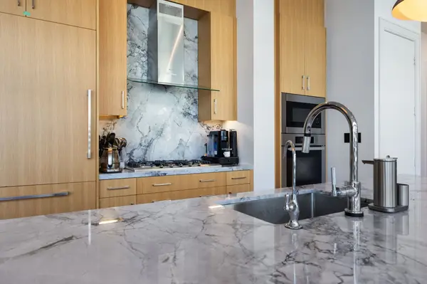 39 Queens Quay E #1202, Toronto C08, ON M5E 0A5