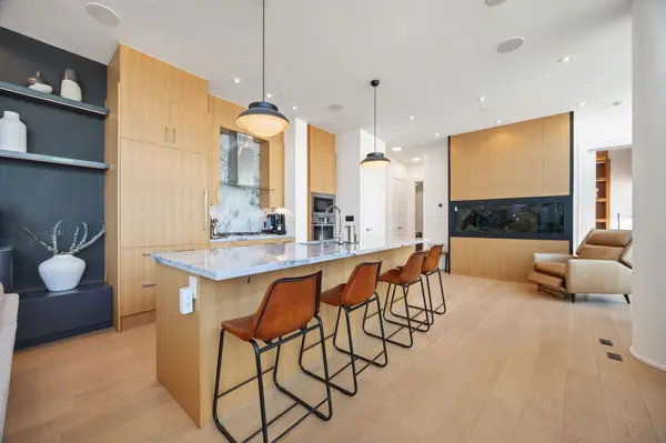 39 Queens Quay E #1202, Toronto C08, ON M5E 0A5