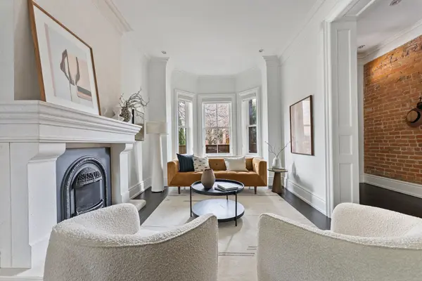 126 Dovercourt RD, Toronto C01, ON M6J 3C4